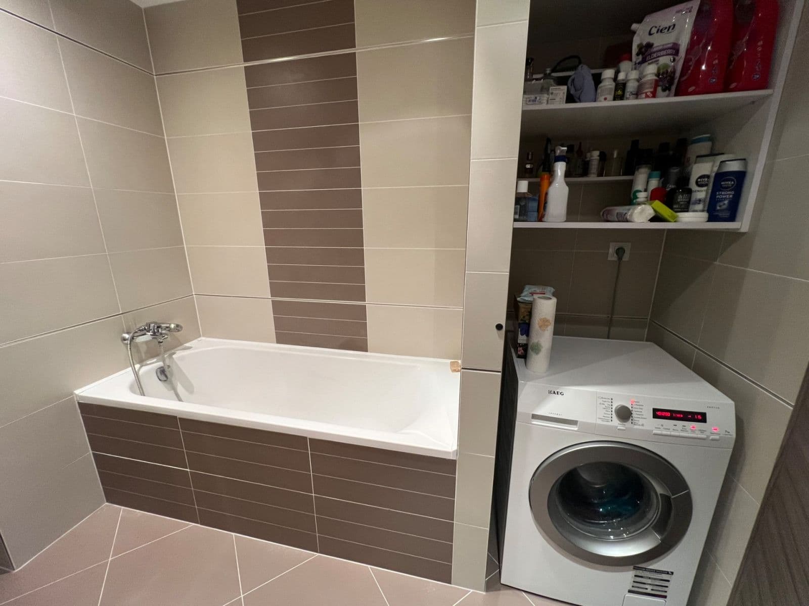 Predaj bytu 2-izbový 57 m², Hlučkova, Praha, Praha Predaj bytu 2-izbový 57 m², Hlučkova, Praha, Praha