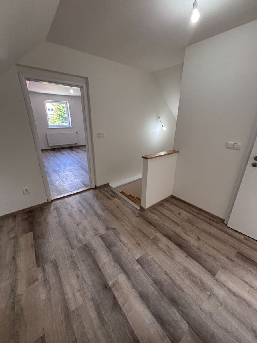Predaj domu 130 m², pozemok 117 m², Senec, Středočeský kraj Predaj domu 130 m², pozemok 117 m², Senec, Středočeský kraj