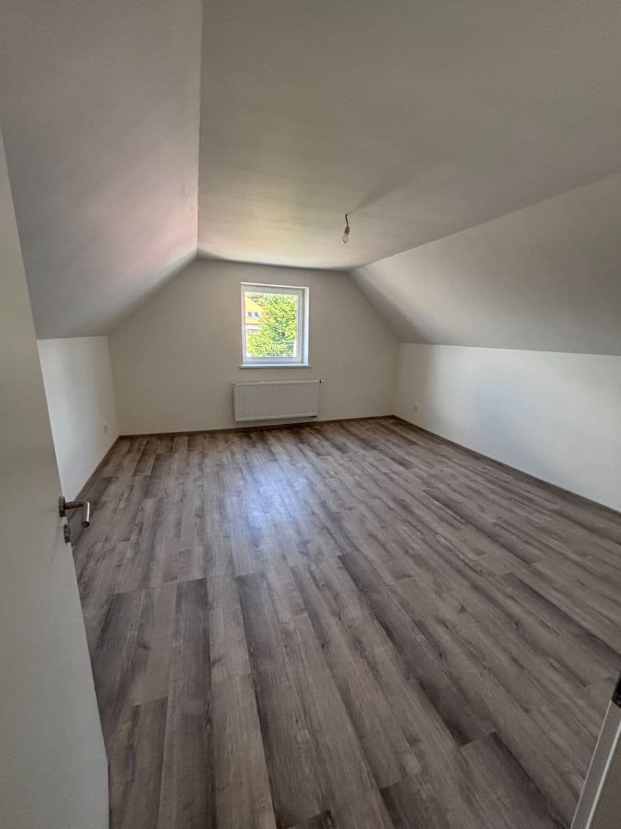Predaj domu 130 m², pozemok 117 m², Senec, Středočeský kraj Predaj domu 130 m², pozemok 117 m², Senec, Středočeský kraj
