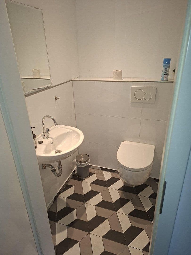 Prenájom nebytového priestoru 700 m², Regenbergastr. 12, Düsseldorf, Severné Porýnie - Westfálsko Prenájom nebytového priestoru 700 m², Regenbergastr. 12, Düsseldorf, Severné Porýnie - Westfálsko