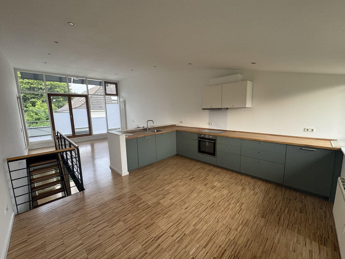 Prenájom bytu 2-izbový 95 m², Köln, Severné Porýnie - Westfálsko Prenájom bytu 2-izbový 95 m², Köln, Severné Porýnie - Westfálsko