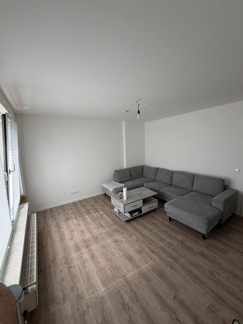 Prenájom bytu 3-izbový 65 m², Kölner Straße 228, Krefeld, Severné Porýnie - Westfálsko Prenájom bytu 3-izbový 65 m², Kölner Straße 228, Krefeld, Severné Porýnie - Westfálsko