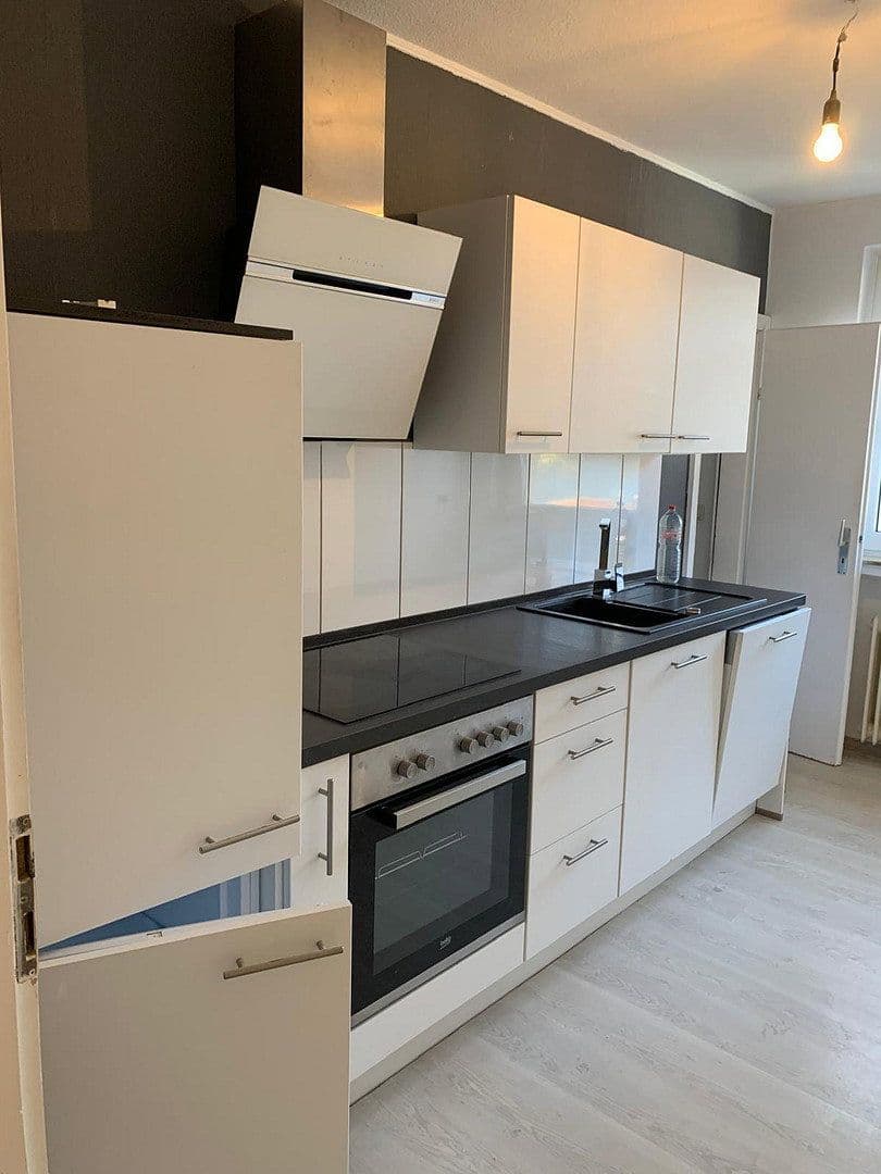 Prenájom bytu 4-izbový 86 m², Kommenderiestr. 49, Osnabrück, Dolné Sasko Prenájom bytu 4-izbový 86 m², Kommenderiestr. 49, Osnabrück, Dolné Sasko
