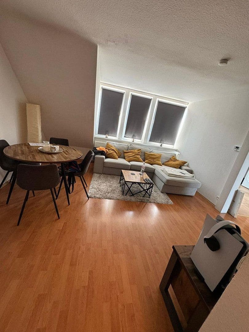 Prenájom bytu 3-izbový 64 m², Kölner Straße 228, Krefeld, Severné Porýnie - Westfálsko Prenájom bytu 3-izbový 64 m², Kölner Straße 228, Krefeld, Severné Porýnie - Westfálsko