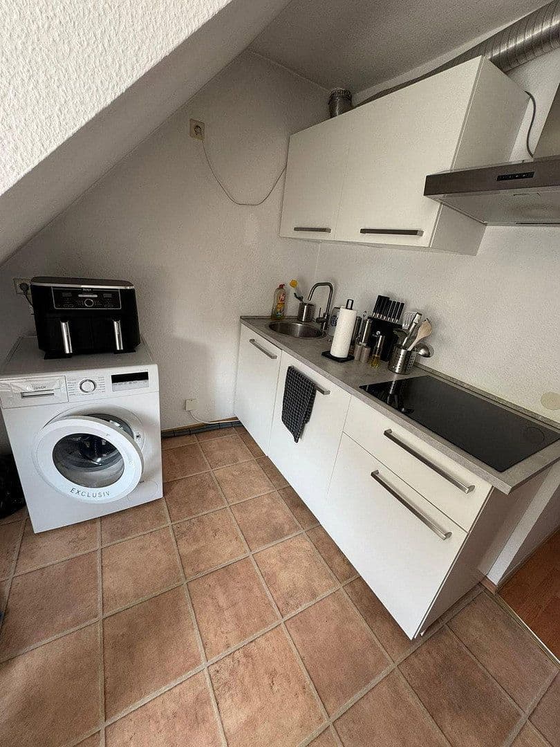 Prenájom bytu 3-izbový 64 m², Kölner Straße 228, Krefeld, Severné Porýnie - Westfálsko Prenájom bytu 3-izbový 64 m², Kölner Straße 228, Krefeld, Severné Porýnie - Westfálsko