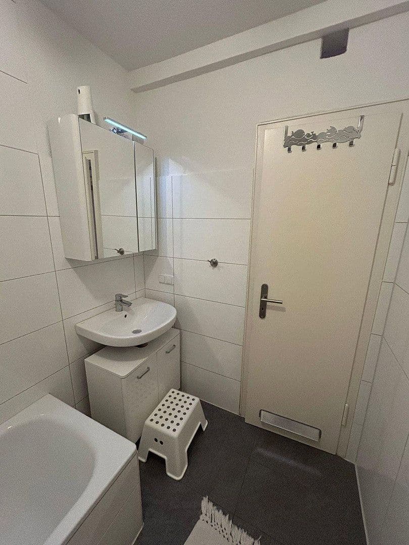 Prenájom bytu 3-izbový 69 m², Duisburg, Severné Porýnie - Westfálsko Prenájom bytu 3-izbový 69 m², Duisburg, Severné Porýnie - Westfálsko