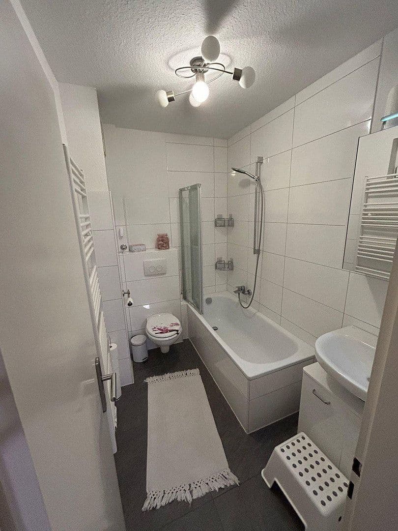 Prenájom bytu 3-izbový 69 m², Duisburg, Severné Porýnie - Westfálsko Prenájom bytu 3-izbový 69 m², Duisburg, Severné Porýnie - Westfálsko