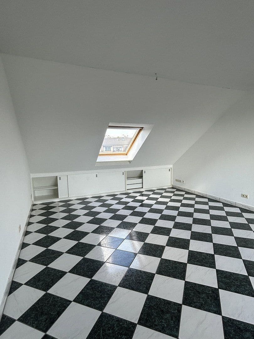 Prenájom bytu 2-izbový 74 m², Tulpenstr. 28, Duisburg, Severné Porýnie - Westfálsko Prenájom bytu 2-izbový 74 m², Tulpenstr. 28, Duisburg, Severné Porýnie - Westfálsko