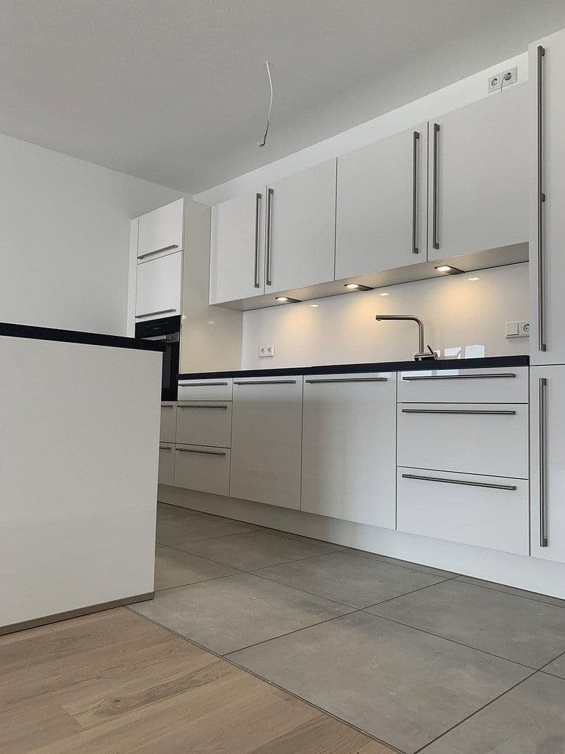 Prenájom bytu 3-izbový 115 m², Aschaffenburg, Bavorsko Prenájom bytu 3-izbový 115 m², Aschaffenburg, Bavorsko