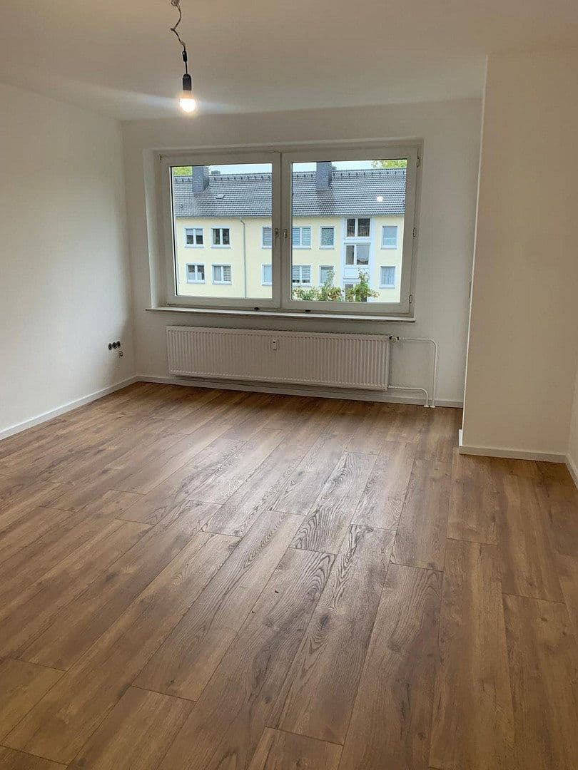 Prenájom bytu 3-izbový 81 m², Schillerstraße 51, Bodenheim, Porýnie-Falcko Prenájom bytu 3-izbový 81 m², Schillerstraße 51, Bodenheim, Porýnie-Falcko