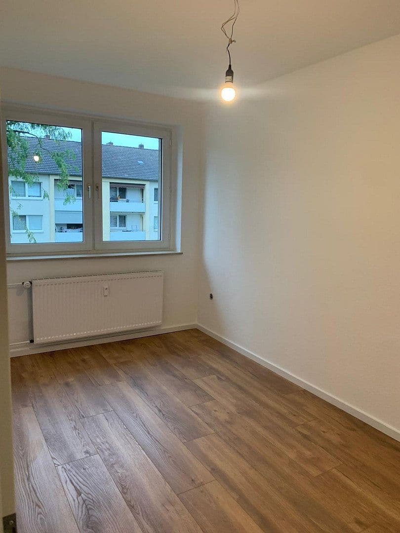 Prenájom bytu 3-izbový 81 m², Schillerstraße 51, Bodenheim, Porýnie-Falcko Prenájom bytu 3-izbový 81 m², Schillerstraße 51, Bodenheim, Porýnie-Falcko