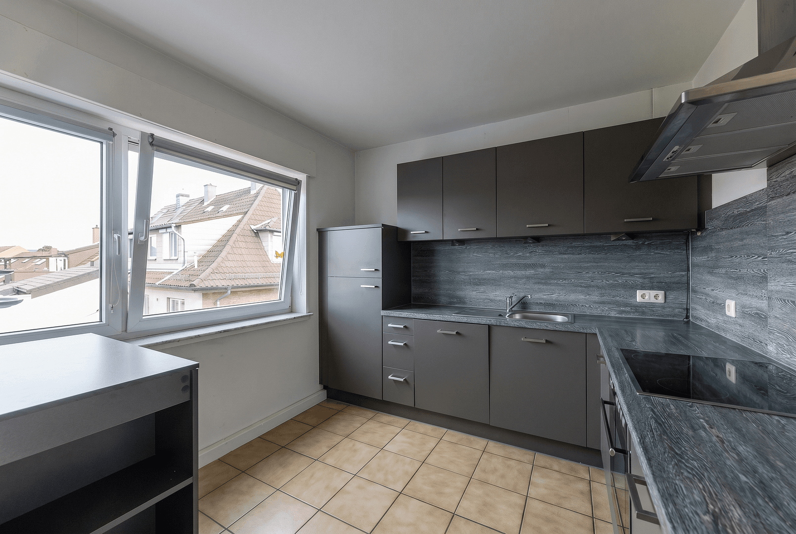 Prenájom bytu 3-izbový 90 m², Plankstadt, Bádensko-Wurttembersko Prenájom bytu 3-izbový 90 m², Plankstadt, Bádensko-Wurttembersko