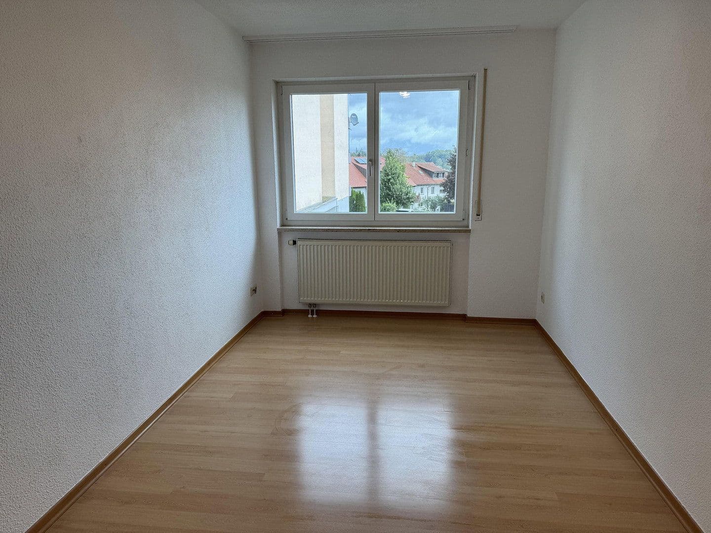 Prenájom bytu 3-izbový 90 m², Lottstetten, Bádensko-Wurttembersko Prenájom bytu 3-izbový 90 m², Lottstetten, Bádensko-Wurttembersko