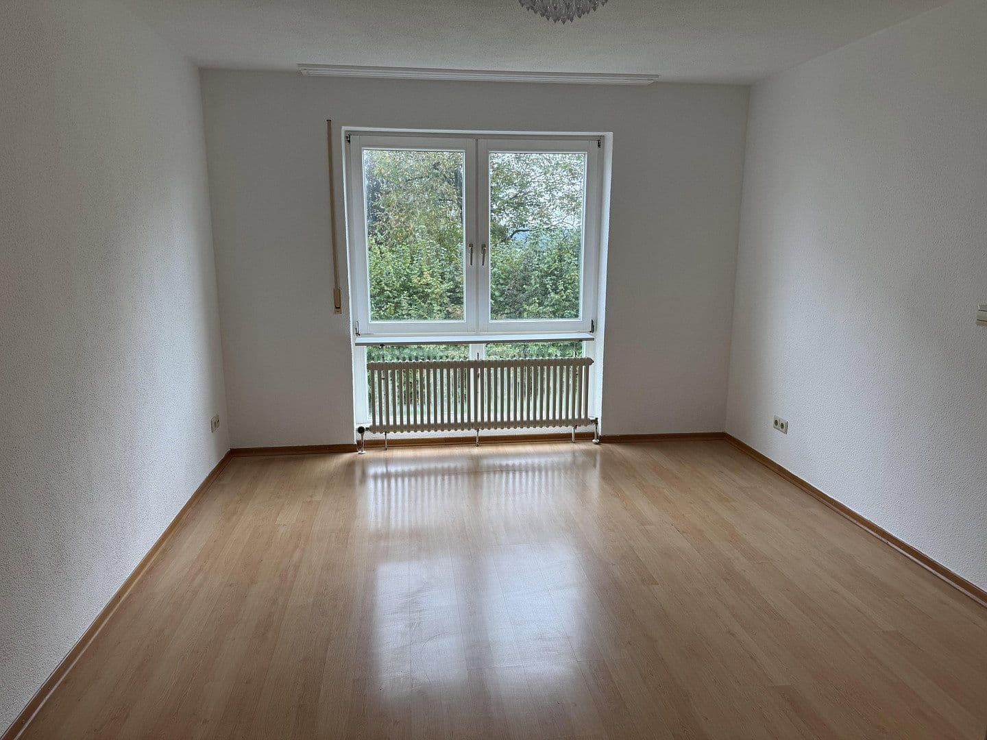 Prenájom bytu 3-izbový 90 m², Lottstetten, Bádensko-Wurttembersko Prenájom bytu 3-izbový 90 m², Lottstetten, Bádensko-Wurttembersko