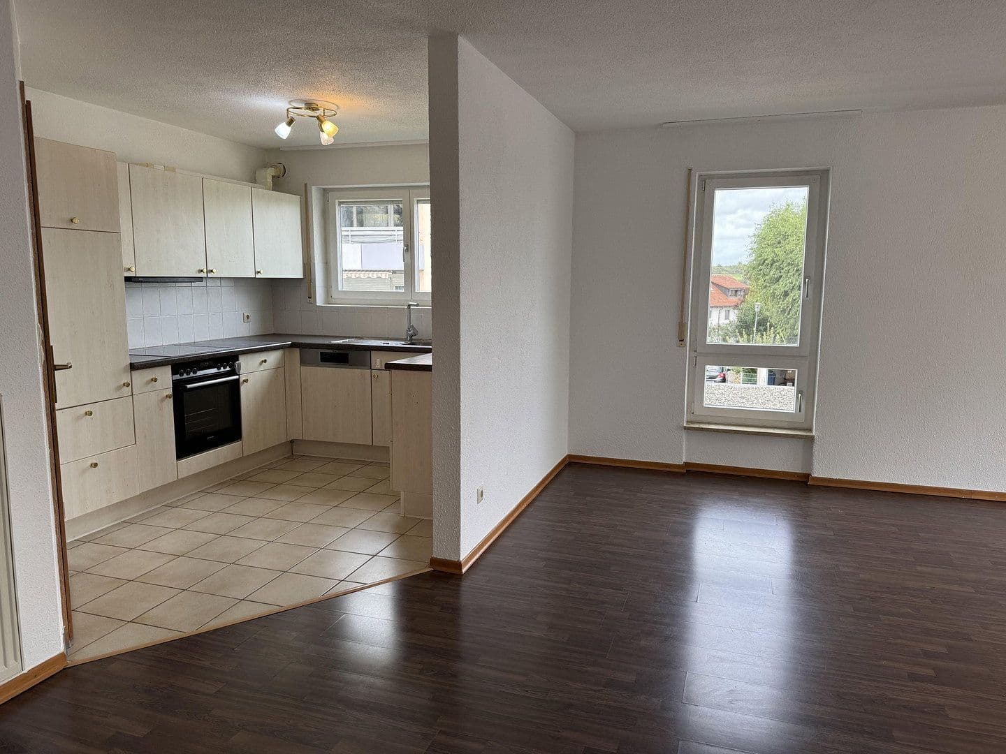 Prenájom bytu 3-izbový 90 m², Lottstetten, Bádensko-Wurttembersko Prenájom bytu 3-izbový 90 m², Lottstetten, Bádensko-Wurttembersko