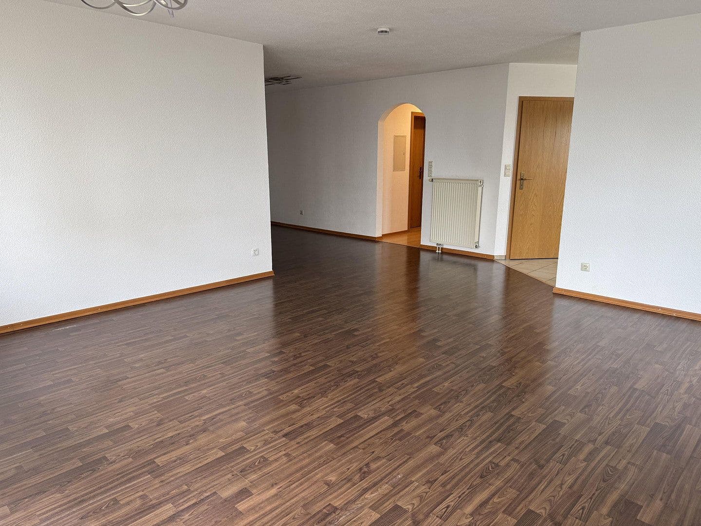 Prenájom bytu 3-izbový 90 m², Lottstetten, Bádensko-Wurttembersko Prenájom bytu 3-izbový 90 m², Lottstetten, Bádensko-Wurttembersko