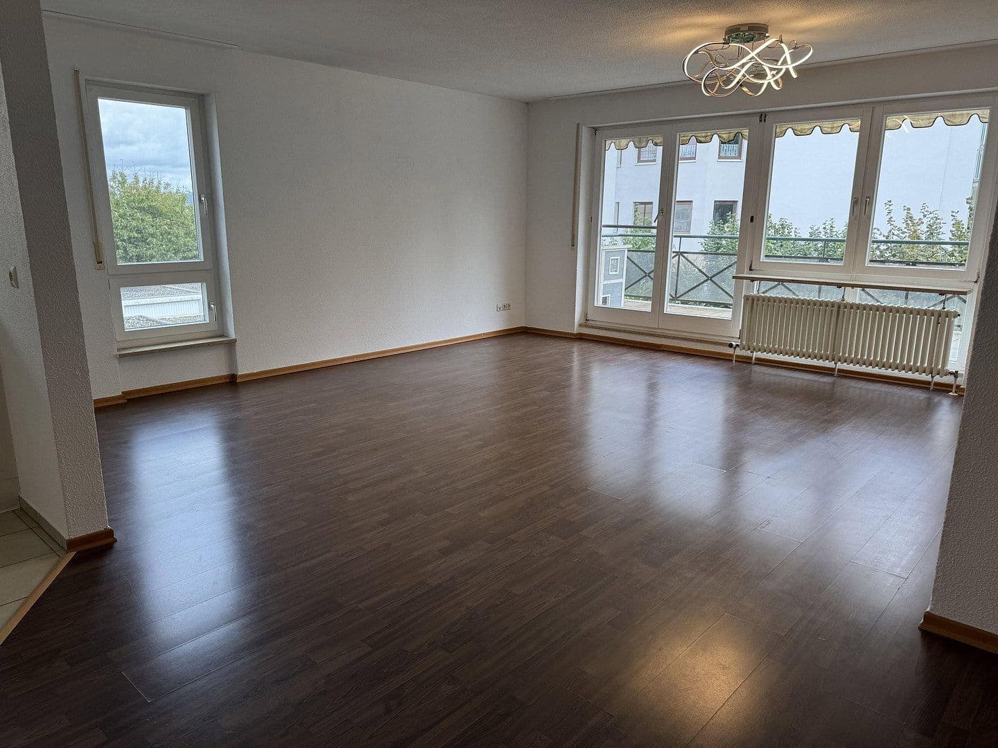 Prenájom bytu 3-izbový 90 m², Lottstetten, Bádensko-Wurttembersko Prenájom bytu 3-izbový 90 m², Lottstetten, Bádensko-Wurttembersko