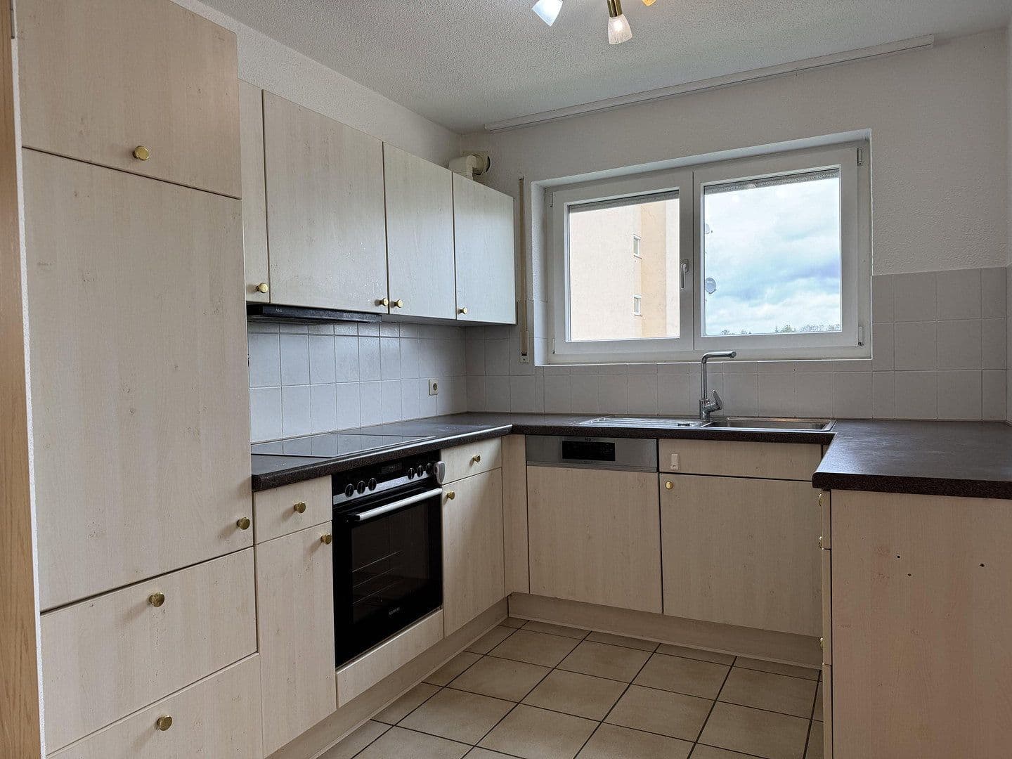 Prenájom bytu 3-izbový 90 m², Lottstetten, Bádensko-Wurttembersko Prenájom bytu 3-izbový 90 m², Lottstetten, Bádensko-Wurttembersko