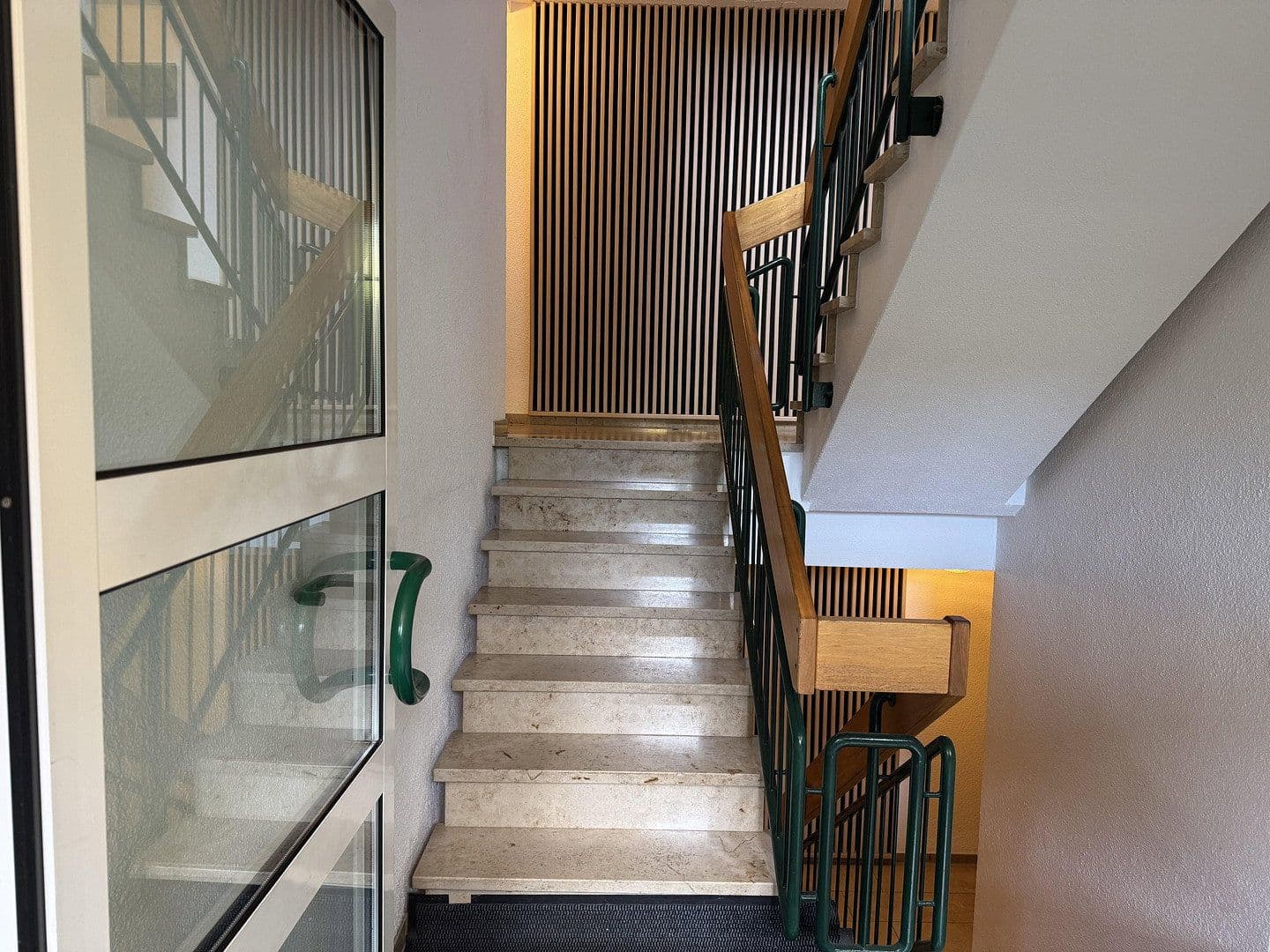 Prenájom bytu 3-izbový 90 m², Lottstetten, Bádensko-Wurttembersko Prenájom bytu 3-izbový 90 m², Lottstetten, Bádensko-Wurttembersko