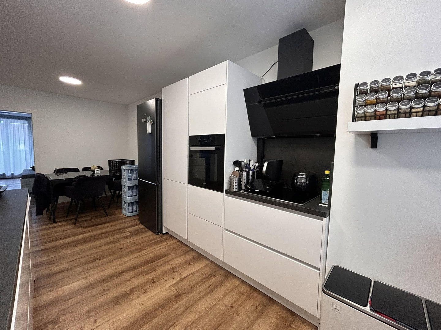 Prenájom bytu 2-izbový 85 m², Köln, Severné Porýnie - Westfálsko Prenájom bytu 2-izbový 85 m², Köln, Severné Porýnie - Westfálsko