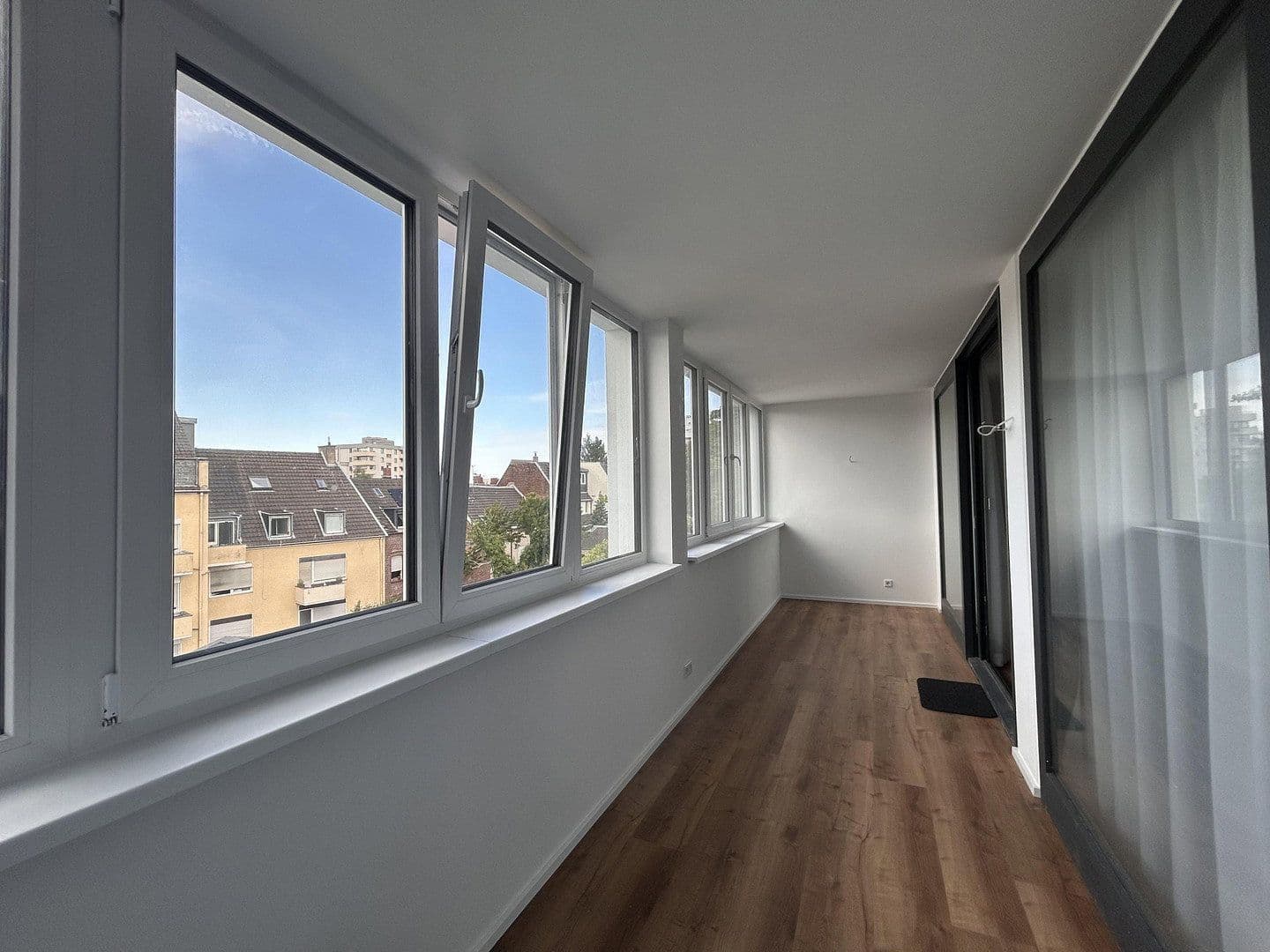 Prenájom bytu 2-izbový 85 m², Köln, Severné Porýnie - Westfálsko Prenájom bytu 2-izbový 85 m², Köln, Severné Porýnie - Westfálsko