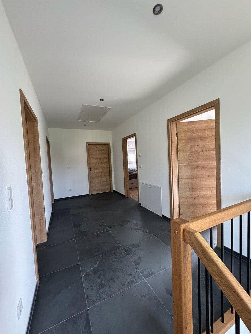 Prenájom domu 168 m², pozemok 411 m², Neuburger Straße 21a, Ehekirchen, Bavorsko Prenájom domu 168 m², pozemok 411 m², Neuburger Straße 21a, Ehekirchen, Bavorsko