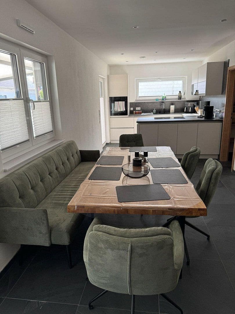Prenájom domu 168 m², pozemok 411 m², Neuburger Straße 21a, Ehekirchen, Bavorsko Prenájom domu 168 m², pozemok 411 m², Neuburger Straße 21a, Ehekirchen, Bavorsko