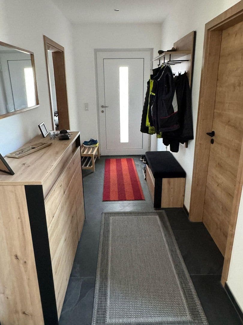 Prenájom domu 168 m², pozemok 411 m², Neuburger Straße 21a, Ehekirchen, Bavorsko Prenájom domu 168 m², pozemok 411 m², Neuburger Straße 21a, Ehekirchen, Bavorsko