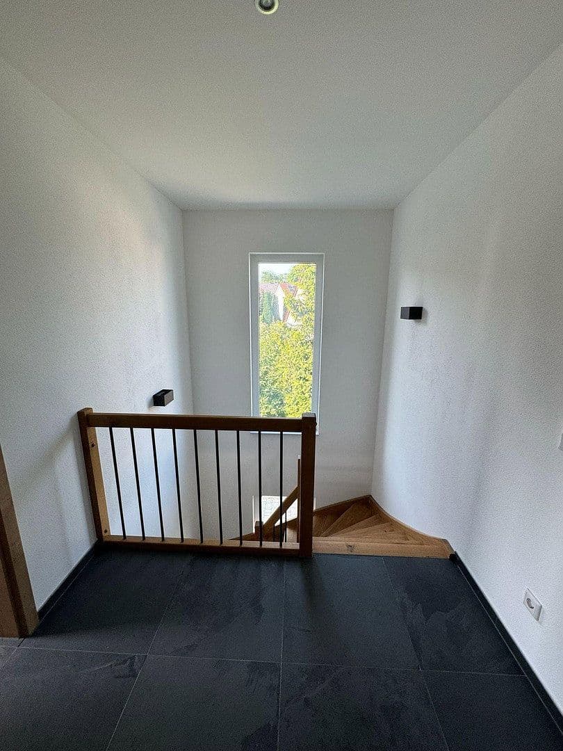 Prenájom domu 168 m², pozemok 411 m², Neuburger Straße 21a, Ehekirchen, Bavorsko Prenájom domu 168 m², pozemok 411 m², Neuburger Straße 21a, Ehekirchen, Bavorsko
