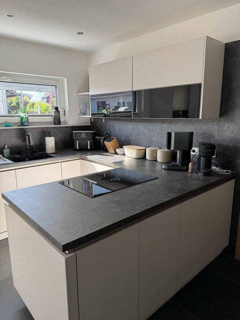 Prenájom domu 168 m², pozemok 411 m², Neuburger Straße 21a, Ehekirchen, Bavorsko Prenájom domu 168 m², pozemok 411 m², Neuburger Straße 21a, Ehekirchen, Bavorsko