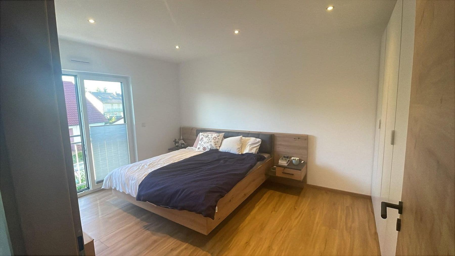 Prenájom domu 168 m², pozemok 411 m², Neuburger Straße 21a, Ehekirchen, Bavorsko Prenájom domu 168 m², pozemok 411 m², Neuburger Straße 21a, Ehekirchen, Bavorsko