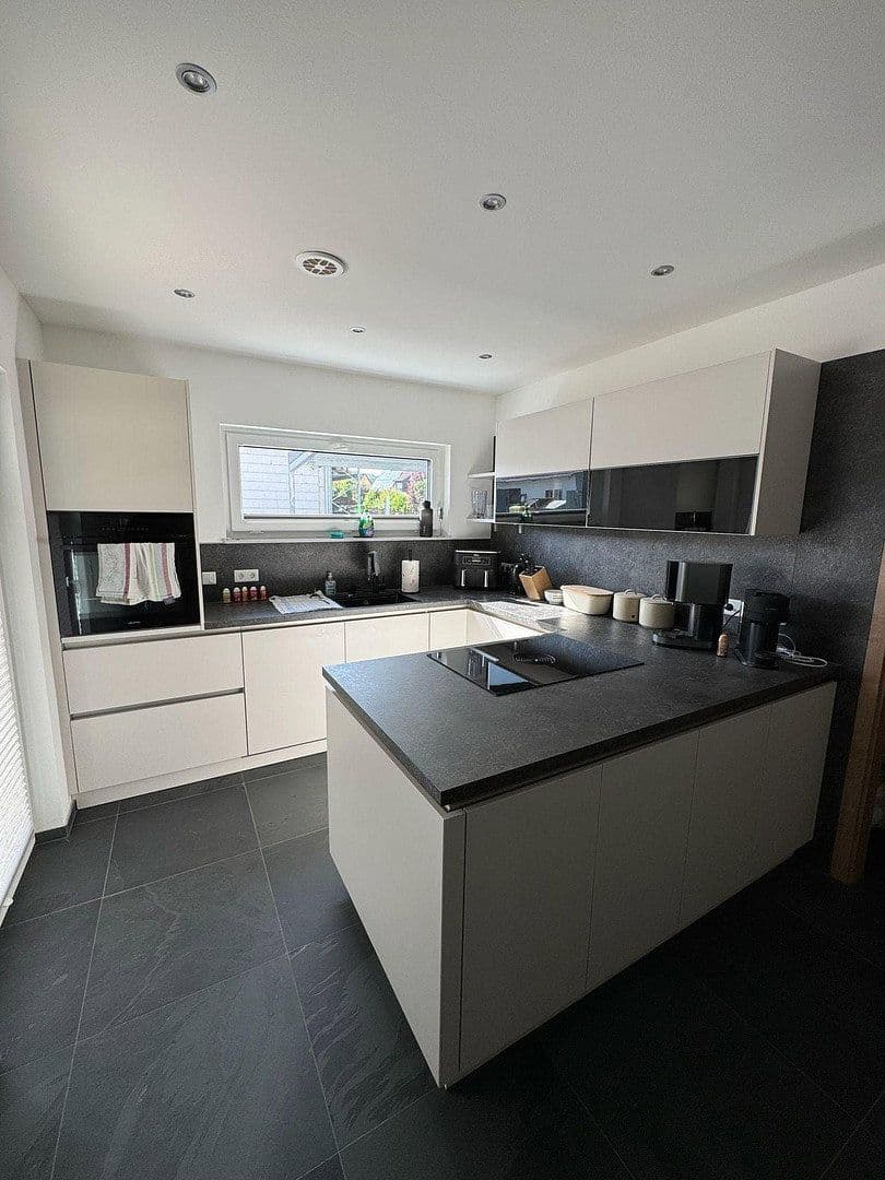 Prenájom domu 168 m², pozemok 411 m², Neuburger Straße 21a, Ehekirchen, Bavorsko Prenájom domu 168 m², pozemok 411 m², Neuburger Straße 21a, Ehekirchen, Bavorsko