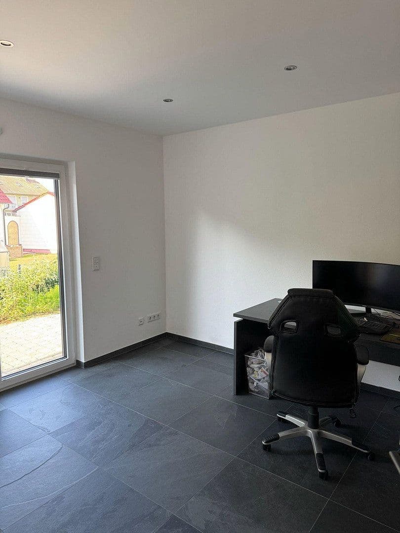 Prenájom domu 168 m², pozemok 411 m², Neuburger Straße 21a, Ehekirchen, Bavorsko Prenájom domu 168 m², pozemok 411 m², Neuburger Straße 21a, Ehekirchen, Bavorsko