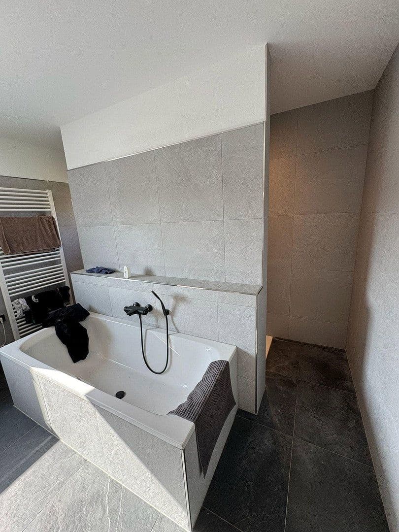 Prenájom domu 168 m², pozemok 411 m², Neuburger Straße 21a, Ehekirchen, Bavorsko Prenájom domu 168 m², pozemok 411 m², Neuburger Straße 21a, Ehekirchen, Bavorsko