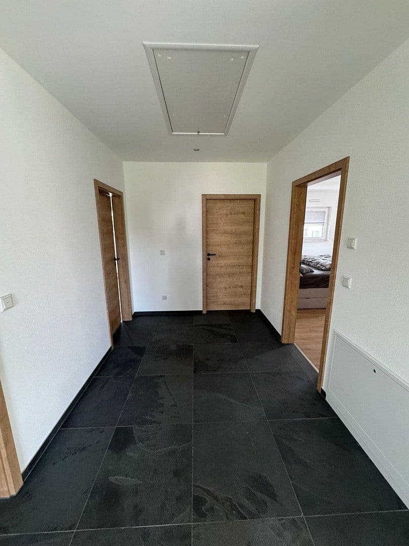 Prenájom domu 168 m², pozemok 411 m², Neuburger Straße 21a, Ehekirchen, Bavorsko Prenájom domu 168 m², pozemok 411 m², Neuburger Straße 21a, Ehekirchen, Bavorsko