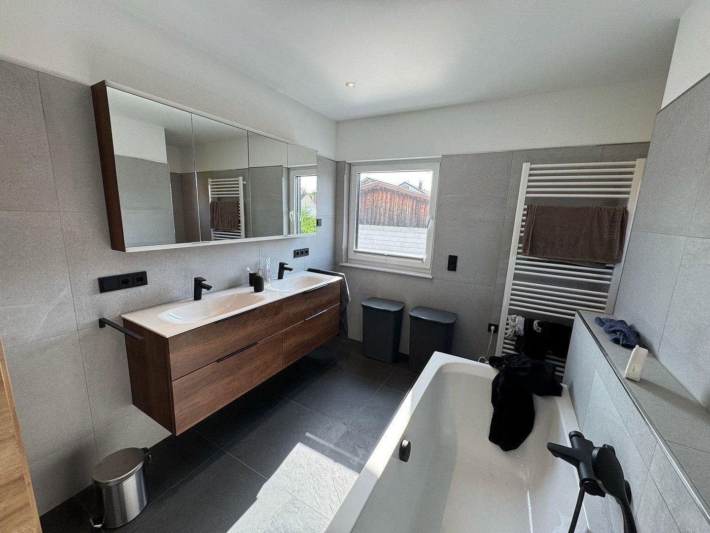 Prenájom domu 168 m², pozemok 411 m², Neuburger Straße 21a, Ehekirchen, Bavorsko Prenájom domu 168 m², pozemok 411 m², Neuburger Straße 21a, Ehekirchen, Bavorsko