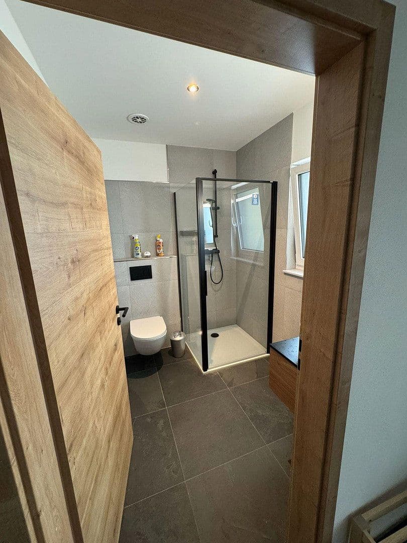 Prenájom domu 168 m², pozemok 411 m², Neuburger Straße 21a, Ehekirchen, Bavorsko Prenájom domu 168 m², pozemok 411 m², Neuburger Straße 21a, Ehekirchen, Bavorsko