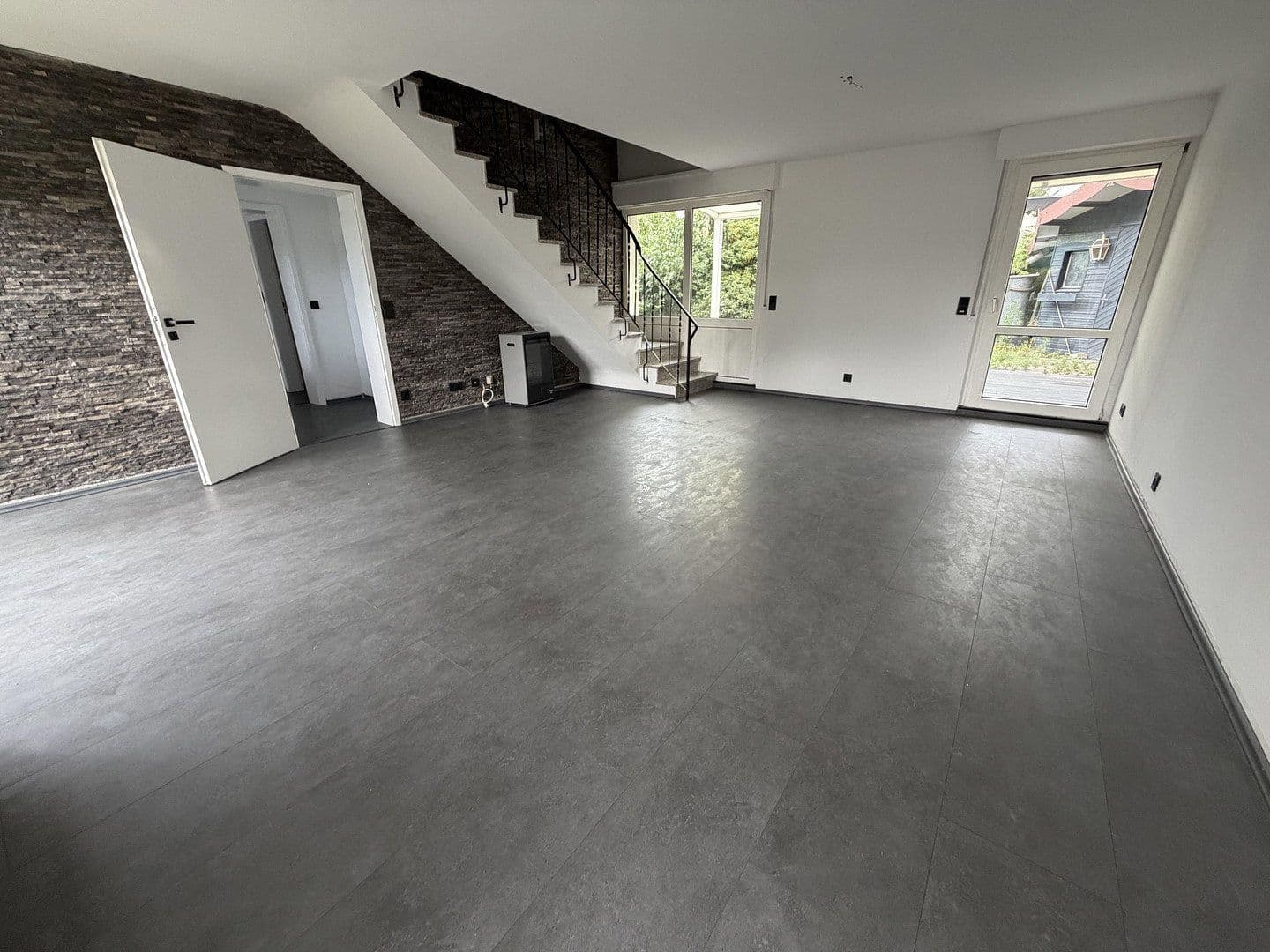 Prenájom domu 110 m², pozemok 202 m², Linderner Bahn 53, Geilenkirchen, Severné Porýnie - Westfálsko Prenájom domu 110 m², pozemok 202 m², Linderner Bahn 53, Geilenkirchen, Severné Porýnie - Westfálsko