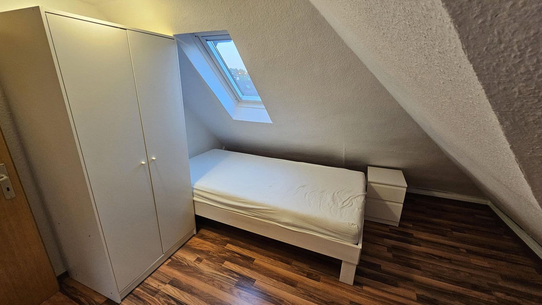 Prenájom bytu 4-izbový 93 m², Mülheimer Straße 76, Essen, Severné Porýnie - Westfálsko Prenájom bytu 4-izbový 93 m², Mülheimer Straße 76, Essen, Severné Porýnie - Westfálsko