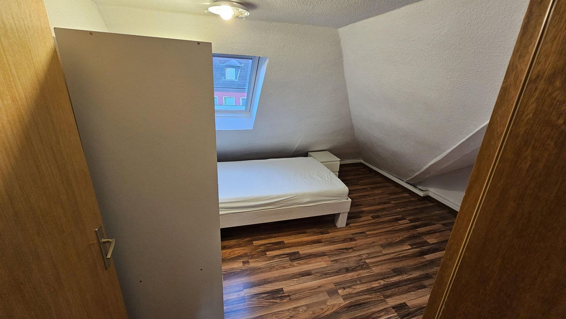 Prenájom bytu 4-izbový 93 m², Mülheimer Straße 76, Essen, Severné Porýnie - Westfálsko Prenájom bytu 4-izbový 93 m², Mülheimer Straße 76, Essen, Severné Porýnie - Westfálsko