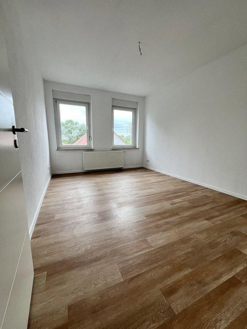 Prenájom bytu 4-izbový 106 m², Stötteritzer Landstraße 30, Leipzig, Sasko Prenájom bytu 4-izbový 106 m², Stötteritzer Landstraße 30, Leipzig, Sasko