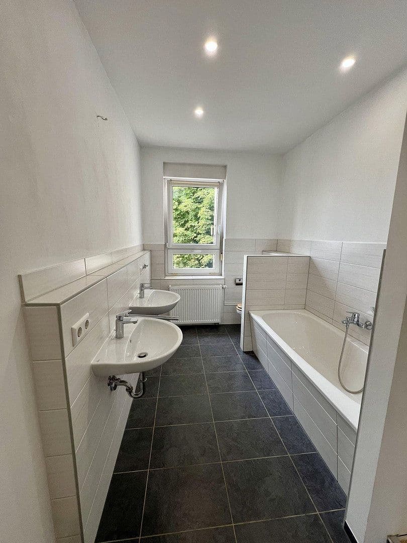 Prenájom bytu 4-izbový 106 m², Stötteritzer Landstraße 30, Leipzig, Sasko Prenájom bytu 4-izbový 106 m², Stötteritzer Landstraße 30, Leipzig, Sasko