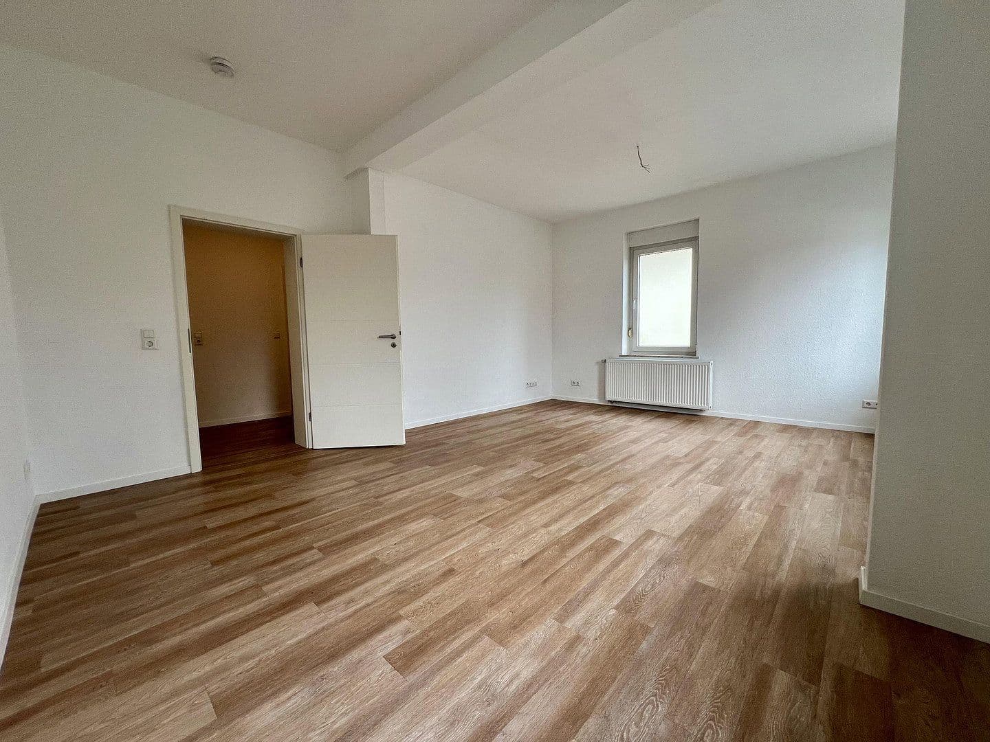 Prenájom bytu 4-izbový 106 m², Stötteritzer Landstraße 30, Leipzig, Sasko Prenájom bytu 4-izbový 106 m², Stötteritzer Landstraße 30, Leipzig, Sasko