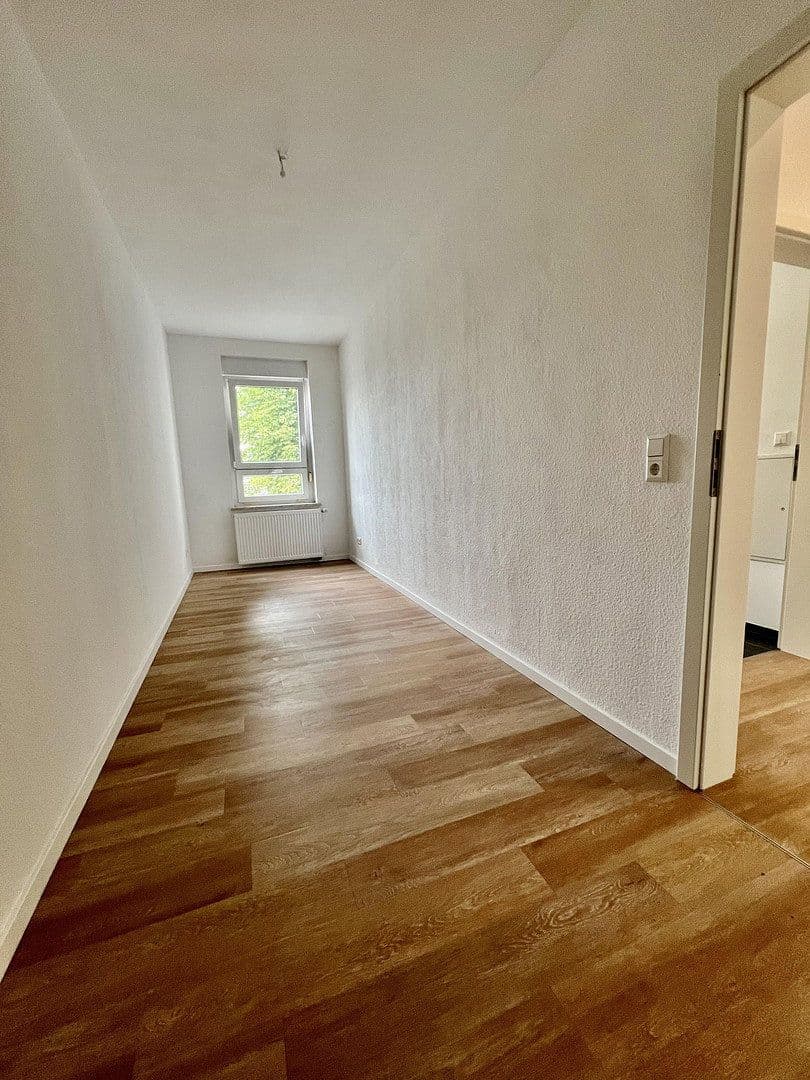 Prenájom bytu 4-izbový 106 m², Stötteritzer Landstraße 30, Leipzig, Sasko Prenájom bytu 4-izbový 106 m², Stötteritzer Landstraße 30, Leipzig, Sasko