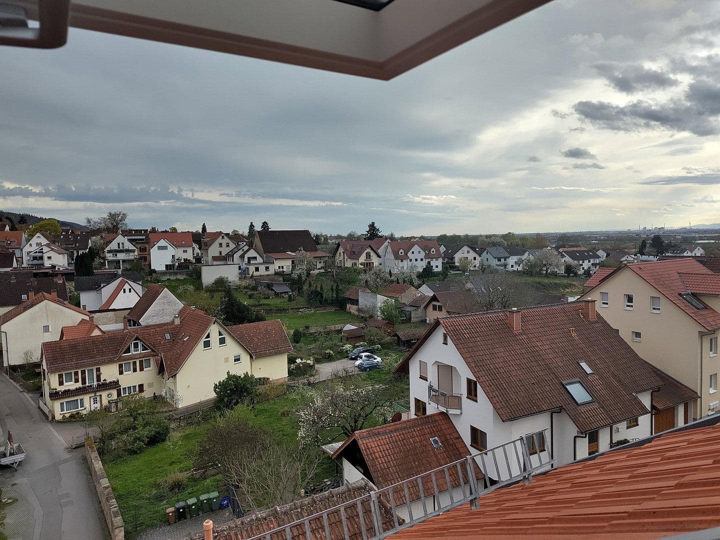 Prenájom bytu 3-izbový 120 m², Weinheim, Bádensko-Wurttembersko Prenájom bytu 3-izbový 120 m², Weinheim, Bádensko-Wurttembersko