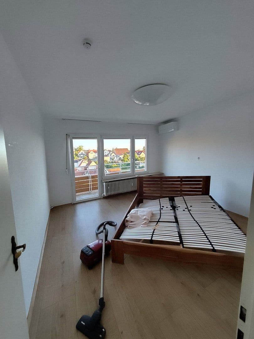 Prenájom bytu 3-izbový 120 m², Weinheim, Bádensko-Wurttembersko Prenájom bytu 3-izbový 120 m², Weinheim, Bádensko-Wurttembersko