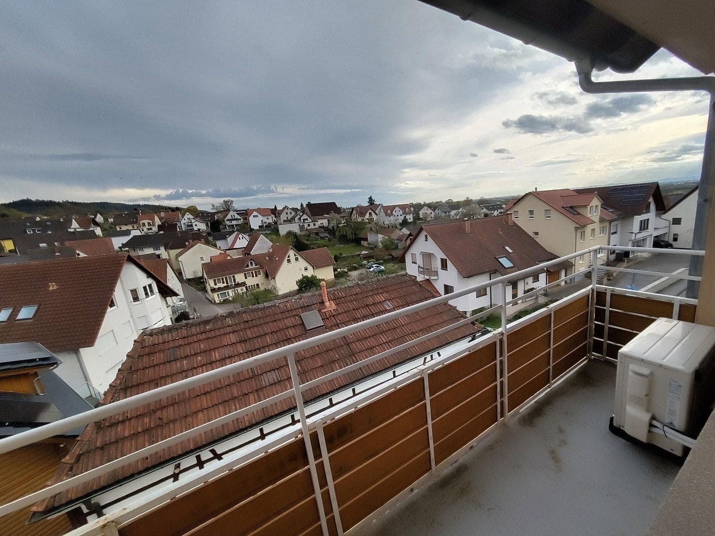 Prenájom bytu 3-izbový 120 m², Weinheim, Bádensko-Wurttembersko Prenájom bytu 3-izbový 120 m², Weinheim, Bádensko-Wurttembersko