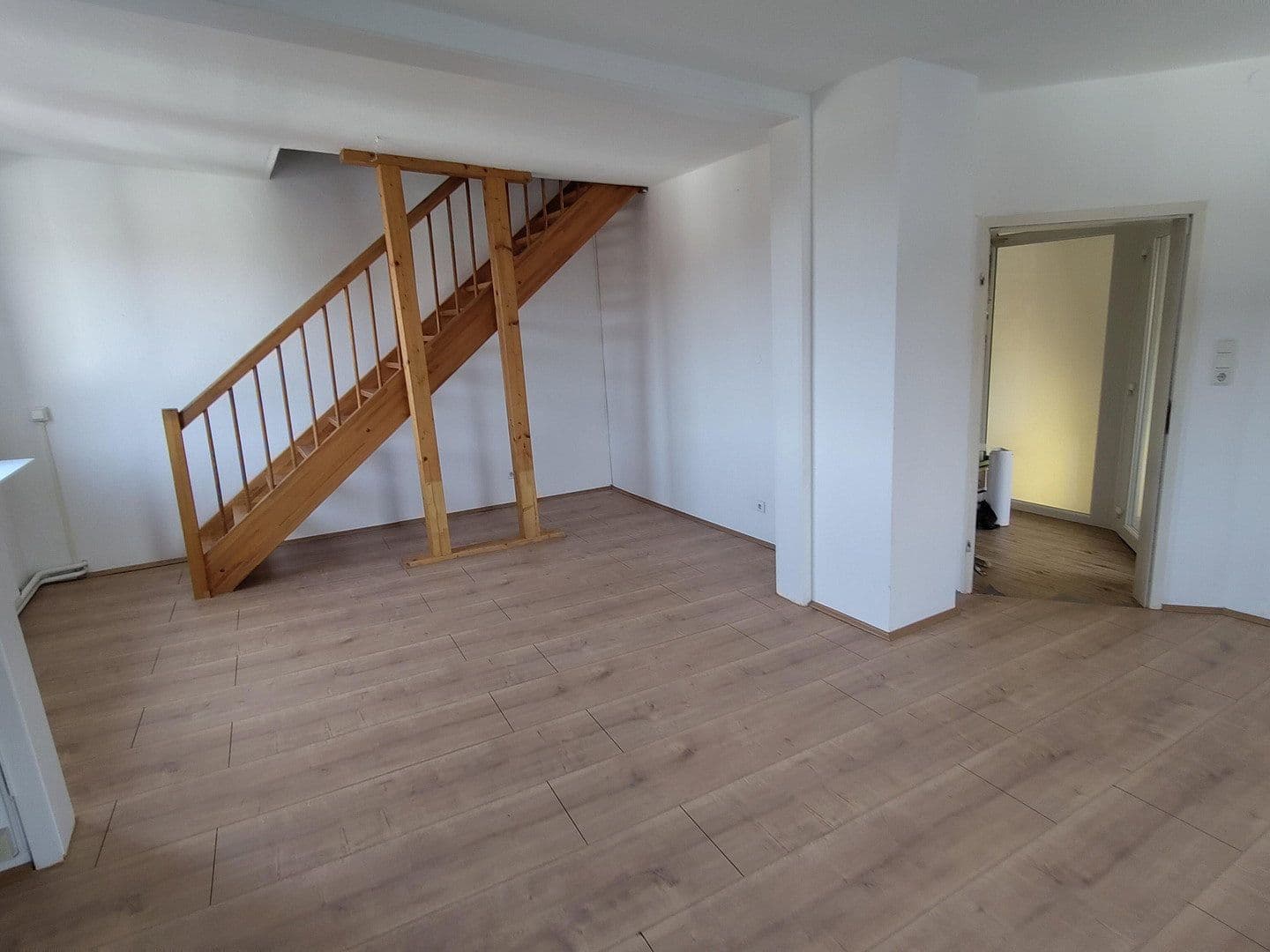Prenájom bytu 3-izbový 120 m², Weinheim, Bádensko-Wurttembersko Prenájom bytu 3-izbový 120 m², Weinheim, Bádensko-Wurttembersko