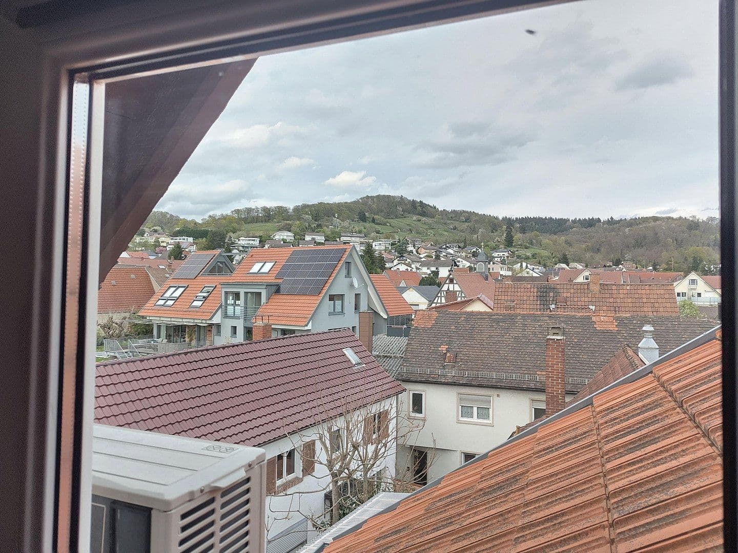 Prenájom bytu 3-izbový 120 m², Weinheim, Bádensko-Wurttembersko Prenájom bytu 3-izbový 120 m², Weinheim, Bádensko-Wurttembersko