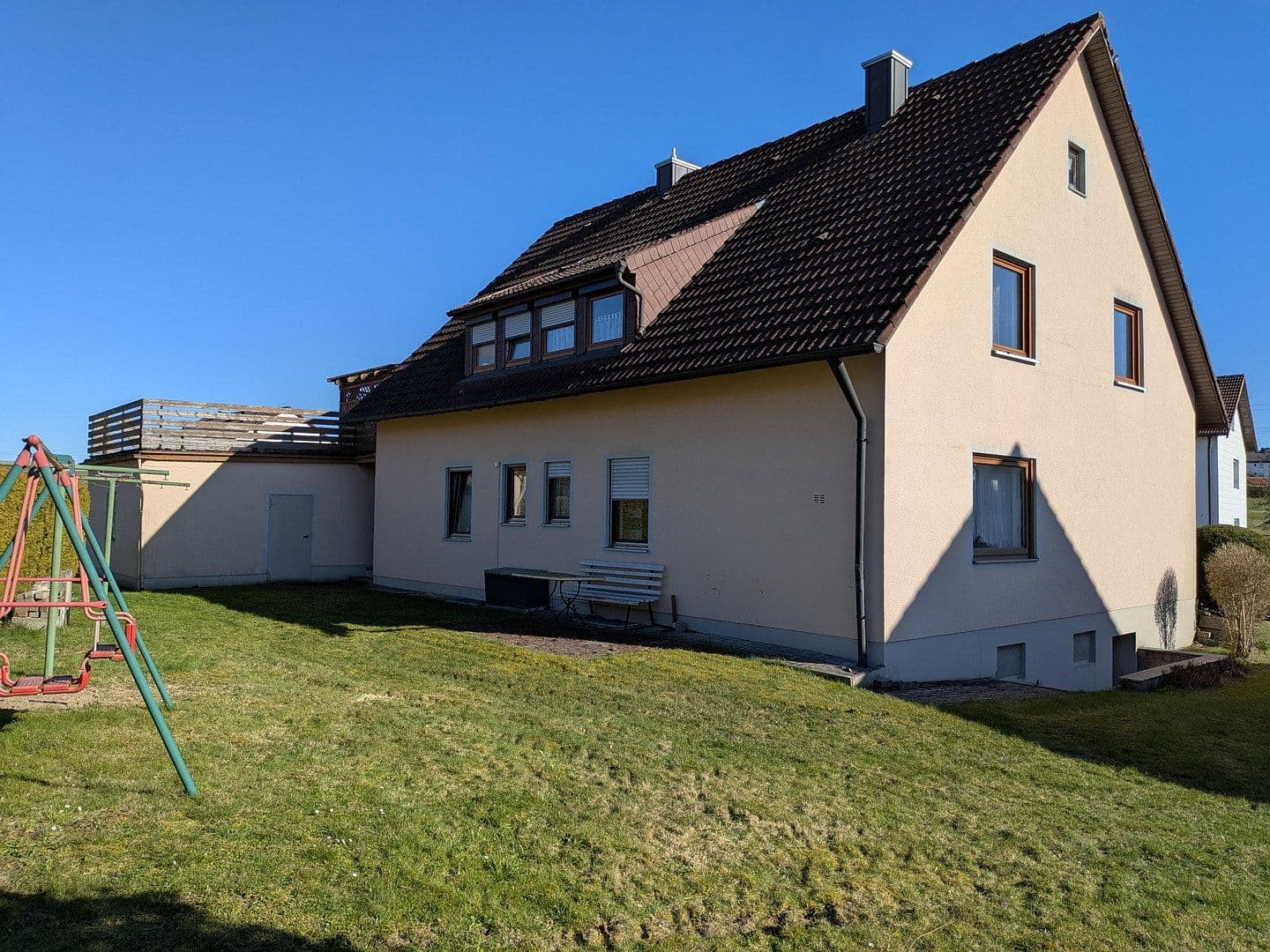 Predaj domu 175 m², pozemok 925 m², Schellenbachstr. 7, Eslarn, Bavorsko Predaj domu 175 m², pozemok 925 m², Schellenbachstr. 7, Eslarn, Bavorsko